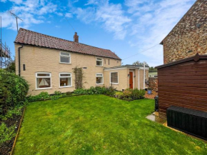 Well Furnished Holiday Cottage In The Heart Of Docking, Norfolk Ref 99009Ht